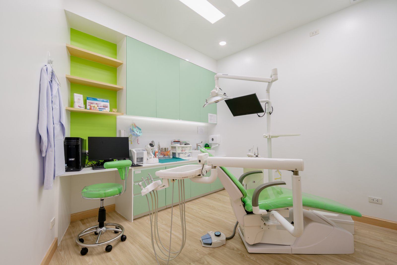 Smile Together Clinic สาขาเพลินนารี่มอลล์